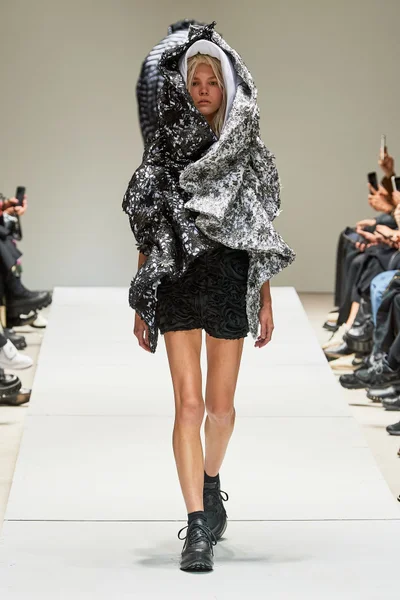 Look 3